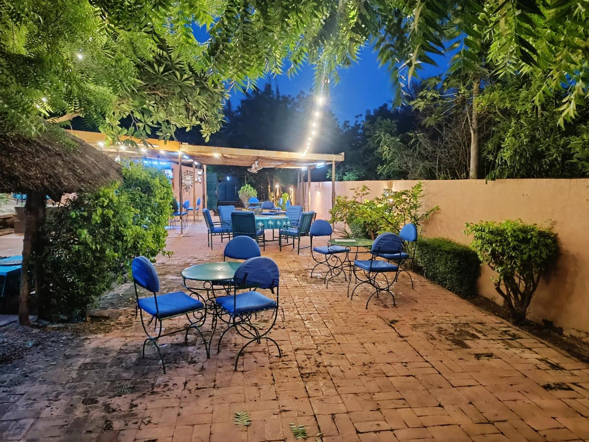 Hotel Les Palmiers Уаґадуґу Екстер'єр фото